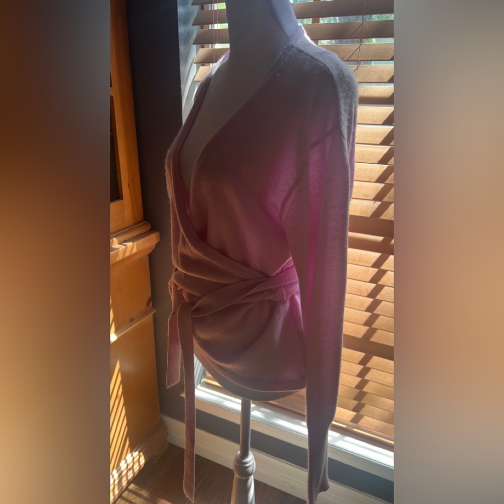 360 CASHMERE Label Pink Cashmere Sweater - Picture 5 of 8